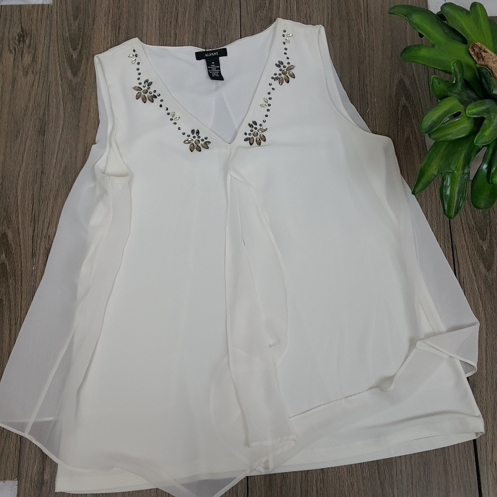 Alfani sz‎ M white gem ston top